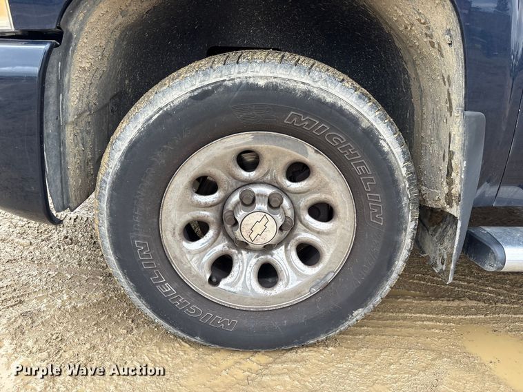 image for item FK1030 2007 Chevrolet Silverado 1500 Crew Cab pickup truck