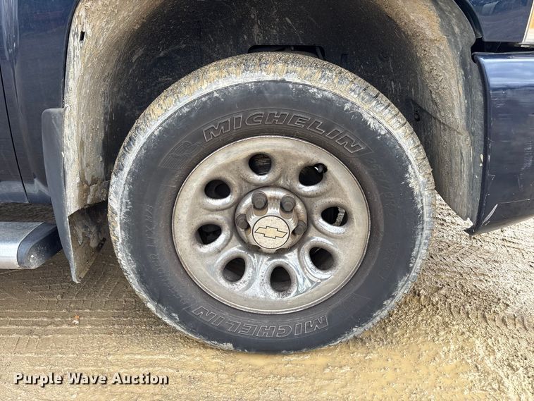 image for item FK1030 2007 Chevrolet Silverado 1500 Crew Cab pickup truck