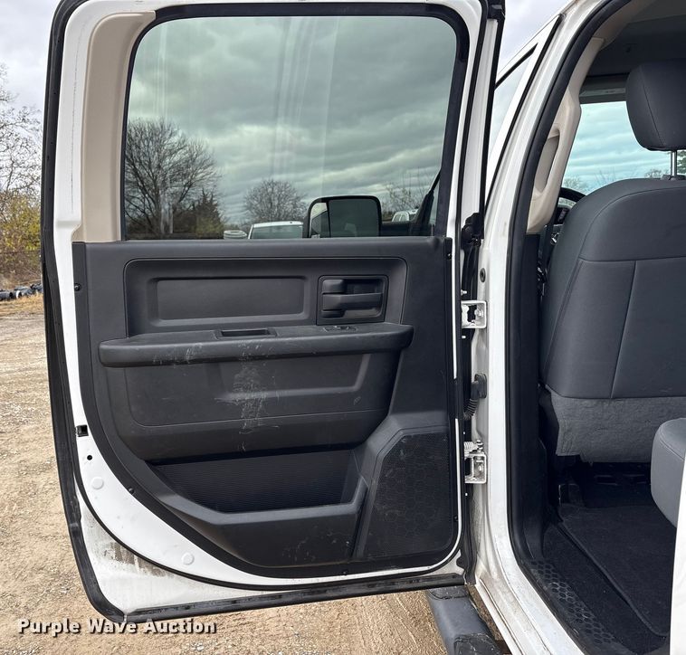 image for item FK1033 2018 RAM 2500 Crew Cab pickup truck