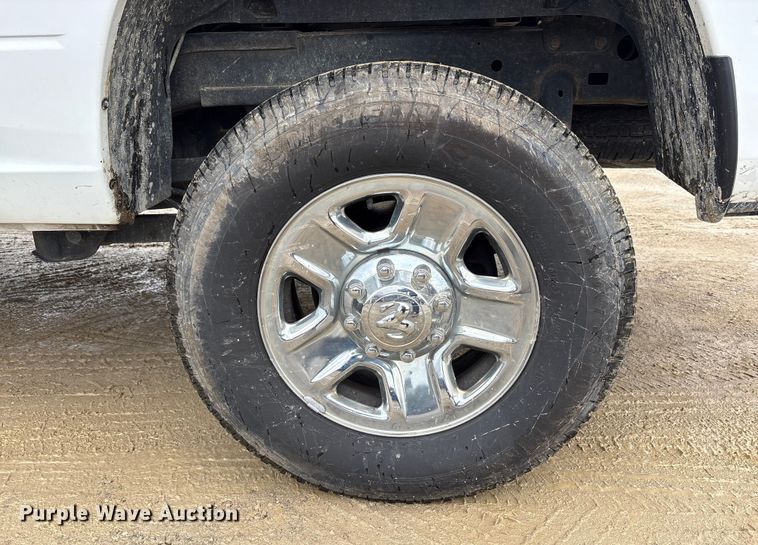 image for item FK1033 2018 RAM 2500 Crew Cab pickup truck