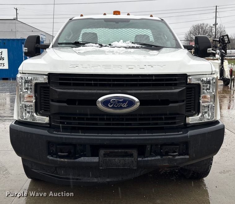 image for item FK1038 2017 Ford F250 Super Duty XL pickup truck