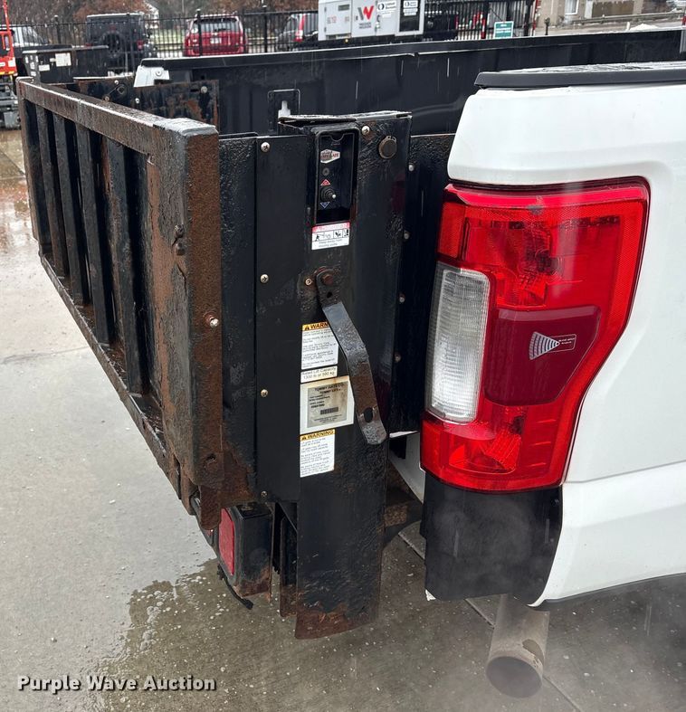 image for item FK1038 2017 Ford F250 Super Duty XL pickup truck