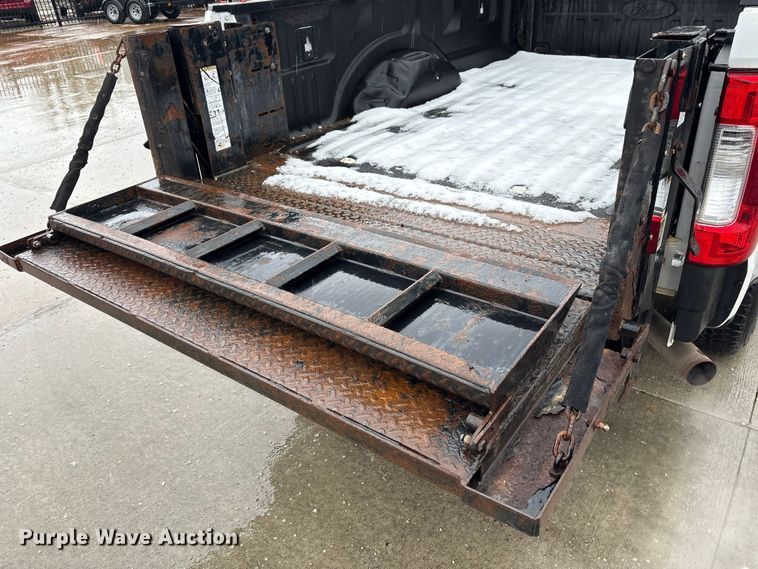 image for item FK1038 2017 Ford F250 Super Duty XL pickup truck