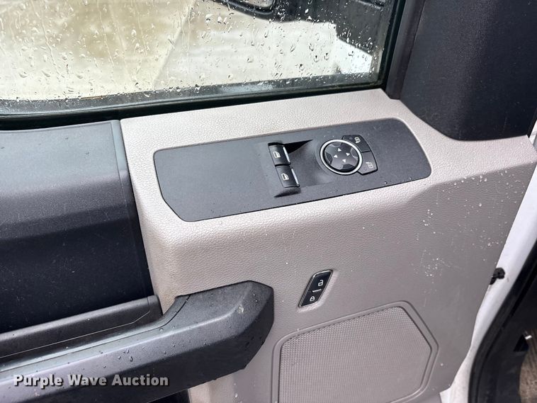 image for item FK1038 2017 Ford F250 Super Duty XL pickup truck