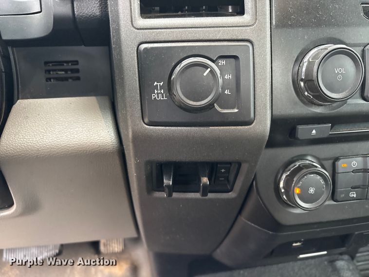 image for item FK1038 2017 Ford F250 Super Duty XL pickup truck