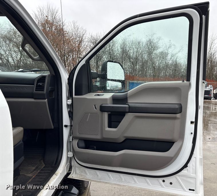 image for item FK1038 2017 Ford F250 Super Duty XL pickup truck