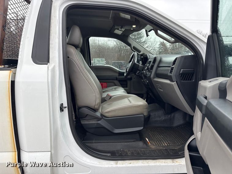 image for item FK1038 2017 Ford F250 Super Duty XL pickup truck