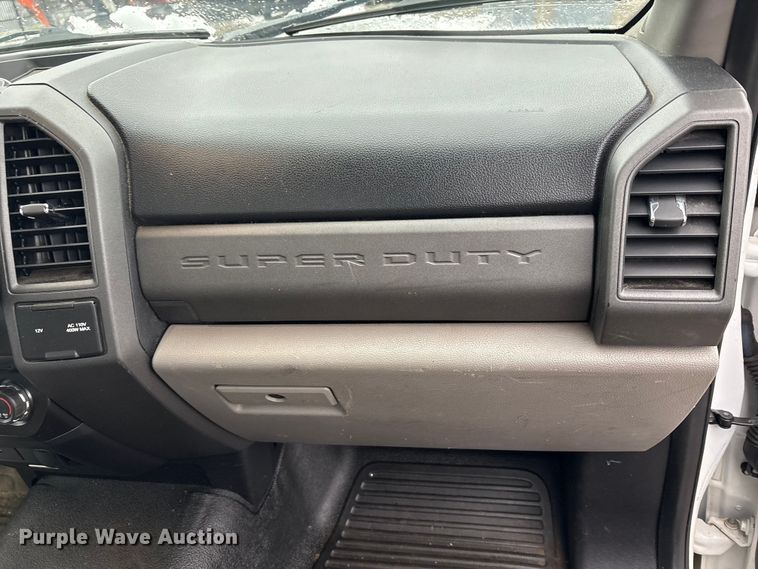 image for item FK1038 2017 Ford F250 Super Duty XL pickup truck