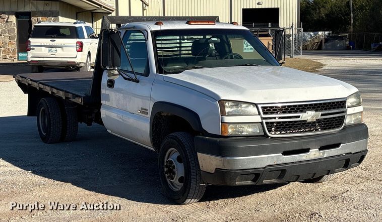 image for item FK2503 2006 Chevrolet Silverado 3500 flatbed pickup truck