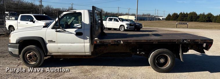 image for item FK2503 2006 Chevrolet Silverado 3500 flatbed pickup truck