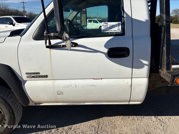 image for item FK2503 2006 Chevrolet Silverado 3500 flatbed pickup truck