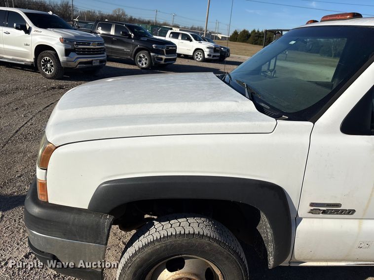 image for item FK2503 2006 Chevrolet Silverado 3500 flatbed pickup truck