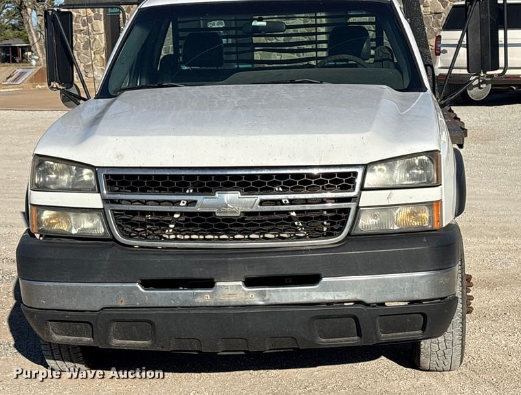 image for item FK2503 2006 Chevrolet Silverado 3500 flatbed pickup truck