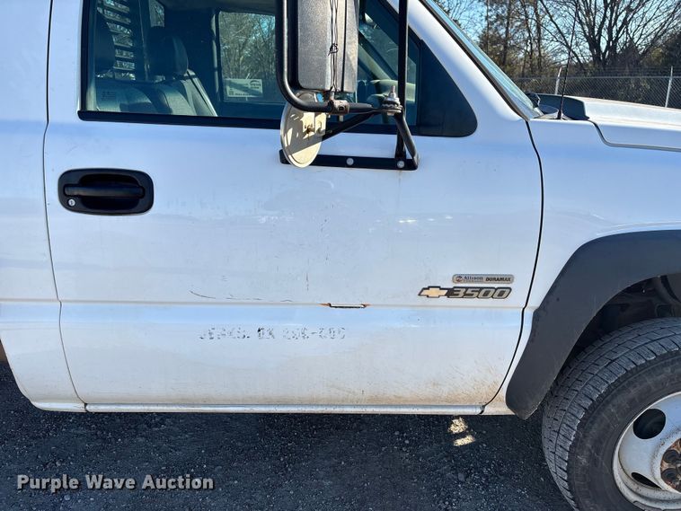 image for item FK2503 2006 Chevrolet Silverado 3500 flatbed pickup truck