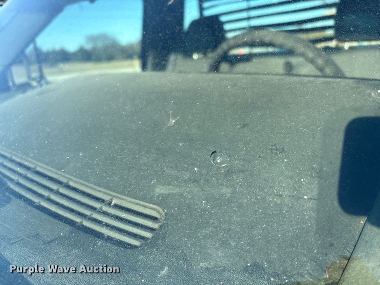 image for item FK2503 2006 Chevrolet Silverado 3500 flatbed pickup truck