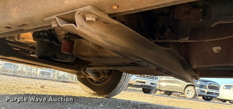 image for item FK2503 2006 Chevrolet Silverado 3500 flatbed pickup truck