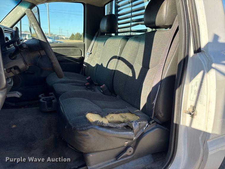 image for item FK2503 2006 Chevrolet Silverado 3500 flatbed pickup truck