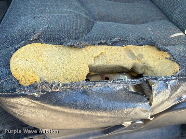 image for item FK2503 2006 Chevrolet Silverado 3500 flatbed pickup truck