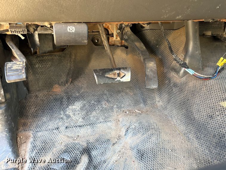 image for item FK2503 2006 Chevrolet Silverado 3500 flatbed pickup truck