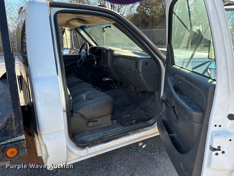 image for item FK2503 2006 Chevrolet Silverado 3500 flatbed pickup truck