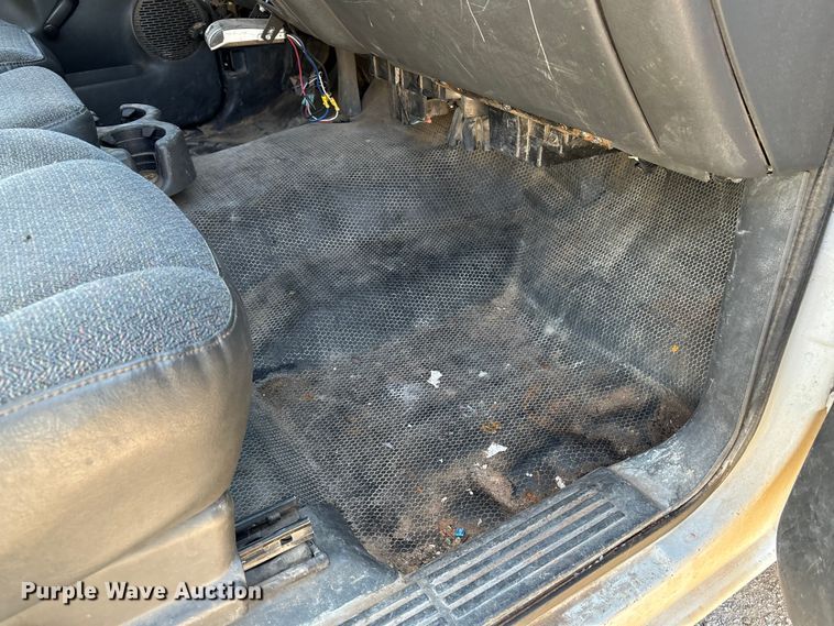 image for item FK2503 2006 Chevrolet Silverado 3500 flatbed pickup truck