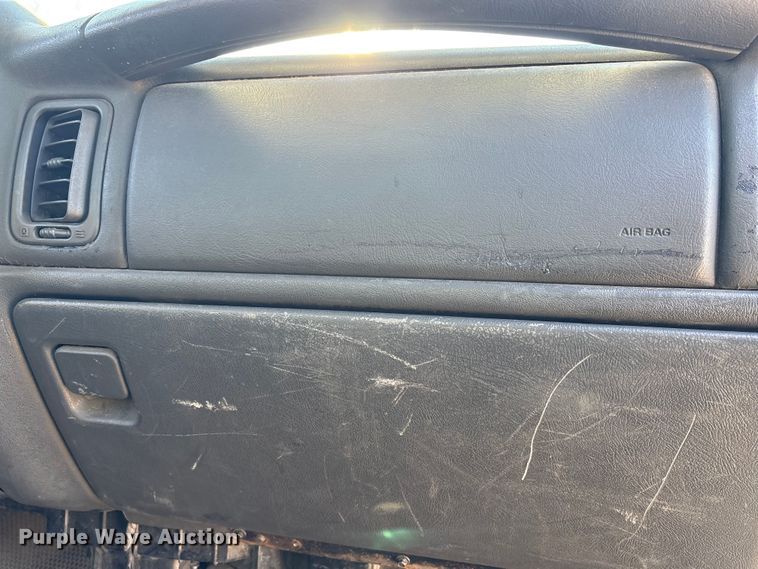 image for item FK2503 2006 Chevrolet Silverado 3500 flatbed pickup truck