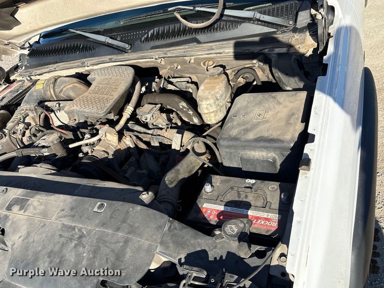 image for item FK2503 2006 Chevrolet Silverado 3500 flatbed pickup truck