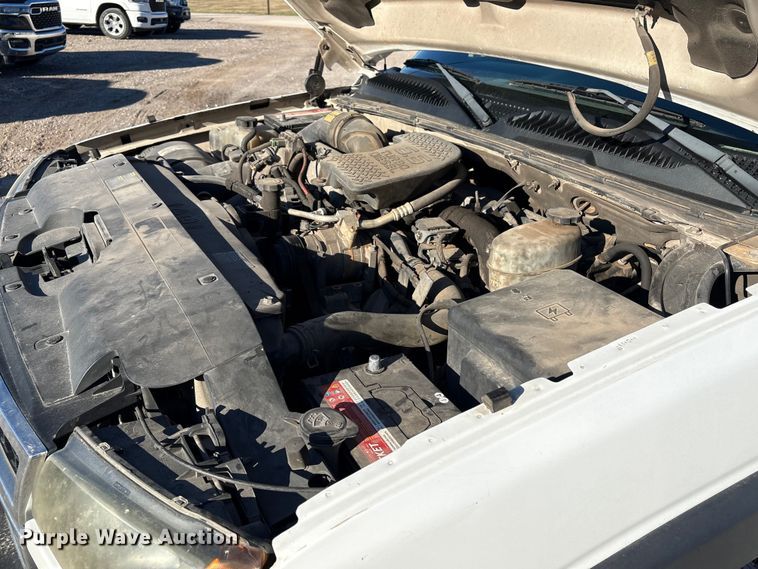 image for item FK2503 2006 Chevrolet Silverado 3500 flatbed pickup truck