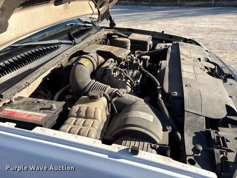 image for item FK2503 2006 Chevrolet Silverado 3500 flatbed pickup truck