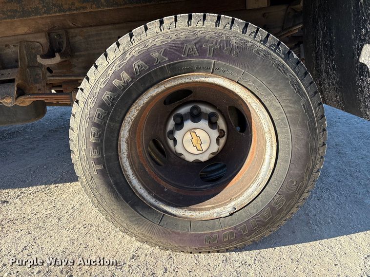 image for item FK2503 2006 Chevrolet Silverado 3500 flatbed pickup truck