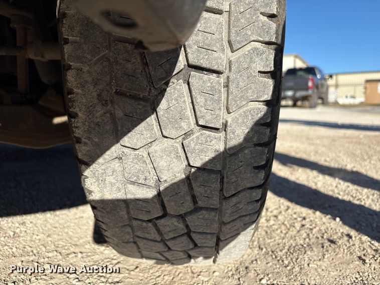 image for item FK2503 2006 Chevrolet Silverado 3500 flatbed pickup truck