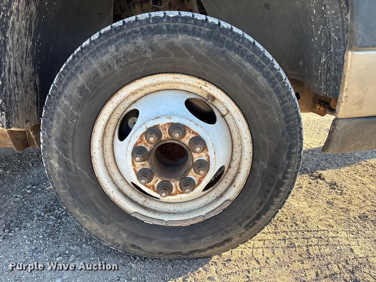 image for item FK2503 2006 Chevrolet Silverado 3500 flatbed pickup truck