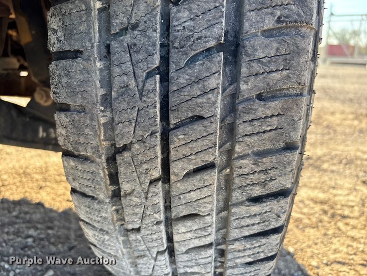 image for item FK2503 2006 Chevrolet Silverado 3500 flatbed pickup truck