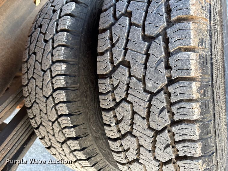 image for item FK2503 2006 Chevrolet Silverado 3500 flatbed pickup truck