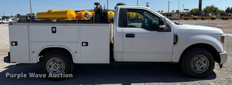 image for item GH9358 2019 Ford F250 Super Duty utility bed pickup truck