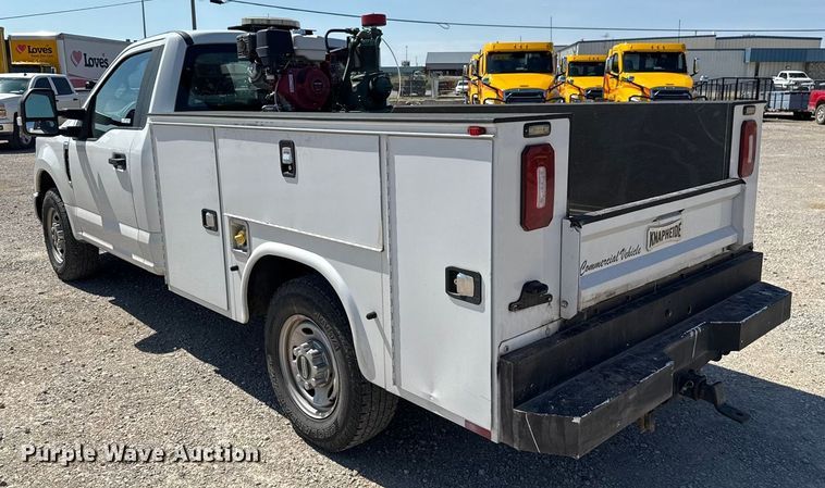 image for item GH9358 2019 Ford F250 Super Duty utility bed pickup truck