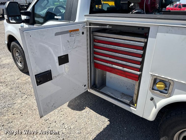 image for item GH9358 2019 Ford F250 Super Duty utility bed pickup truck