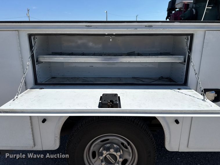 image for item GH9358 2019 Ford F250 Super Duty utility bed pickup truck