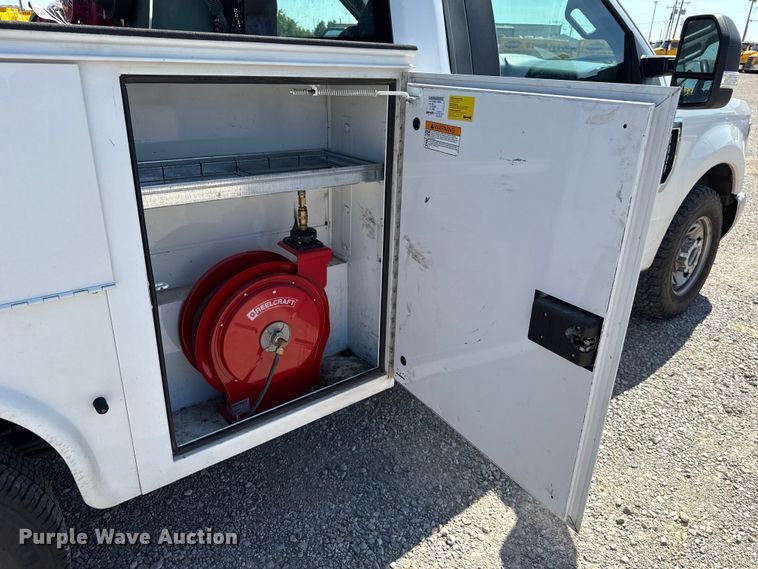 image for item GH9358 2019 Ford F250 Super Duty utility bed pickup truck