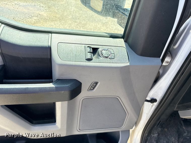 image for item GH9358 2019 Ford F250 Super Duty utility bed pickup truck