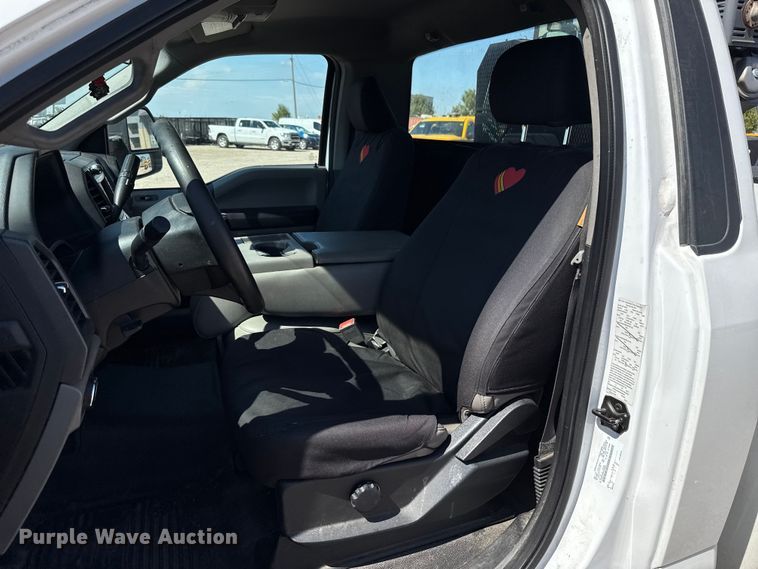 image for item GH9358 2019 Ford F250 Super Duty utility bed pickup truck