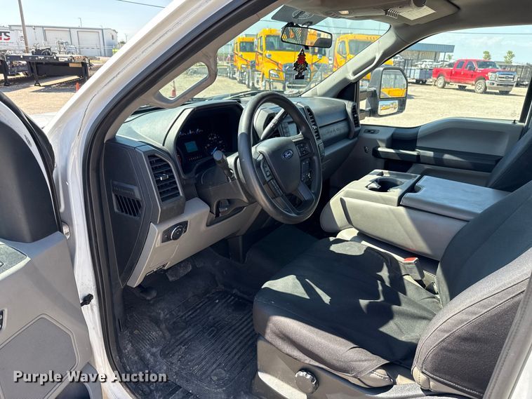 image for item GH9358 2019 Ford F250 Super Duty utility bed pickup truck