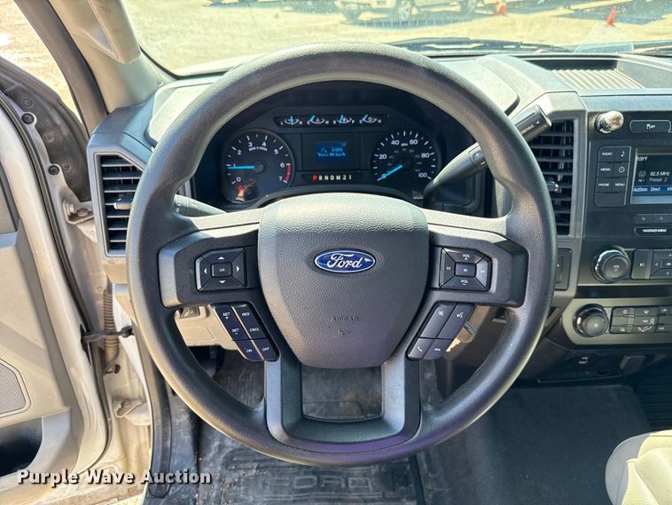 image for item GH9358 2019 Ford F250 Super Duty utility bed pickup truck