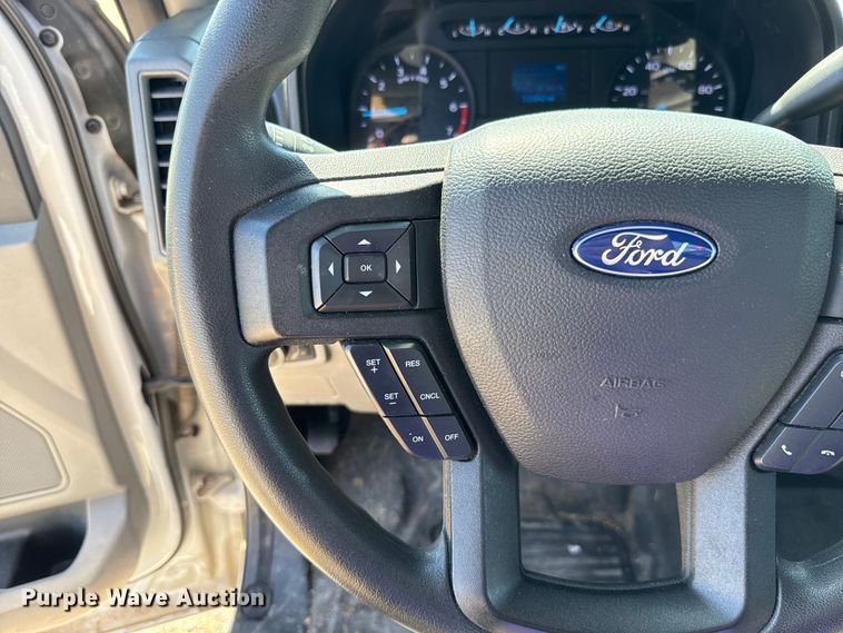 image for item GH9358 2019 Ford F250 Super Duty utility bed pickup truck