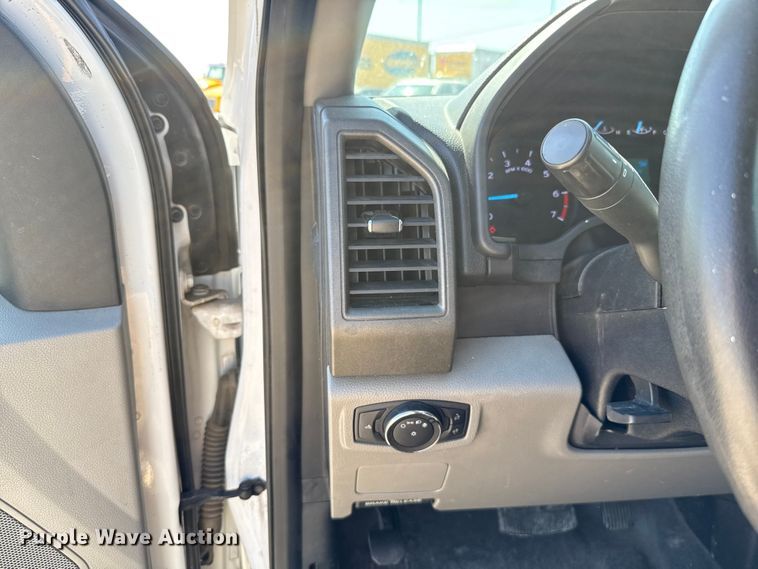 image for item GH9358 2019 Ford F250 Super Duty utility bed pickup truck