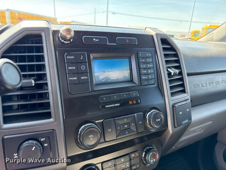 image for item GH9358 2019 Ford F250 Super Duty utility bed pickup truck