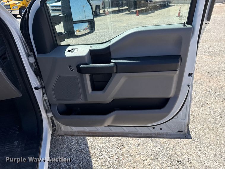 image for item GH9358 2019 Ford F250 Super Duty utility bed pickup truck