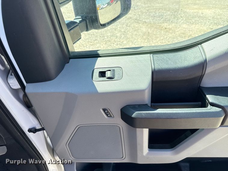 image for item GH9358 2019 Ford F250 Super Duty utility bed pickup truck