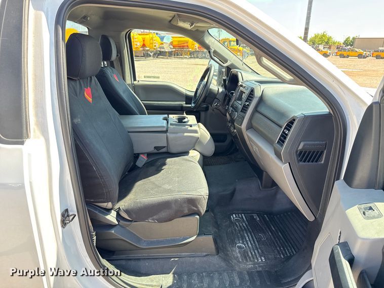 image for item GH9358 2019 Ford F250 Super Duty utility bed pickup truck