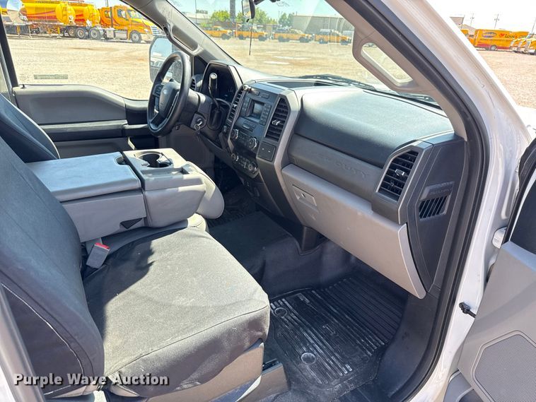 image for item GH9358 2019 Ford F250 Super Duty utility bed pickup truck